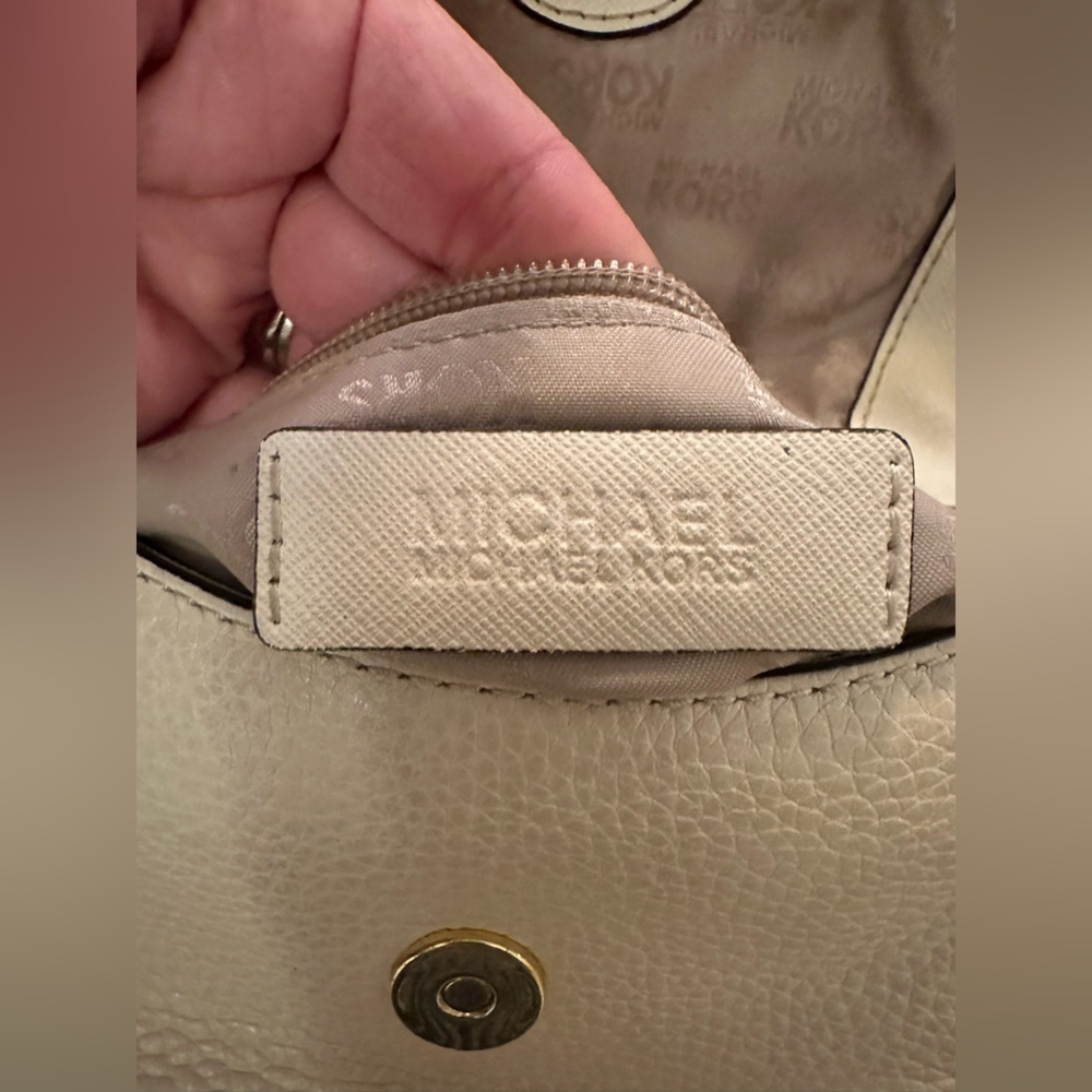 Michael Kors Bedford Flap Crossbody Bag – Ecru Pebbled Leather NWT - Picture 15 of 15
